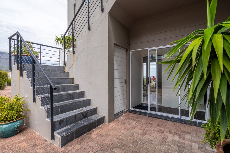 To Let 1 Bedroom Property for Rent in Camps Bay Western Cape